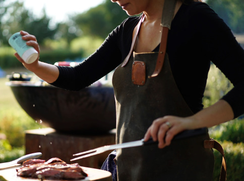 Quoco-Piato-Tavolo-04-žari-na-les-in-oglje-kurišča-kurišča-naterassi